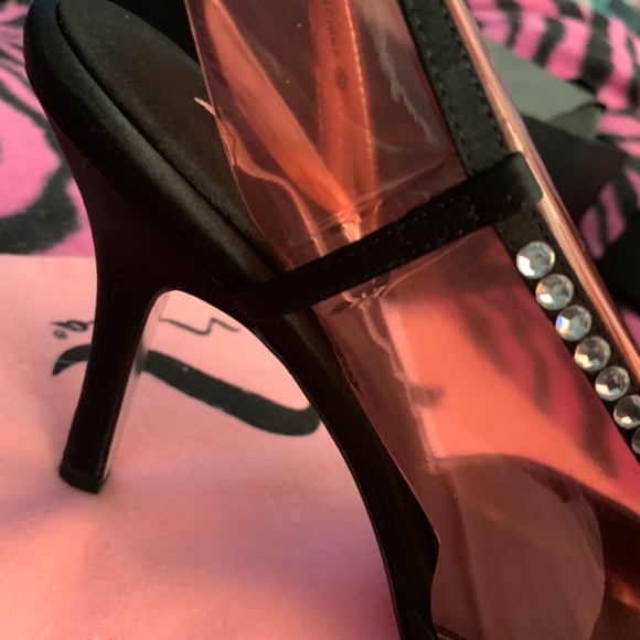 Vergone - Nina Black Statin Open Toe Heels - Picture 10 of 16